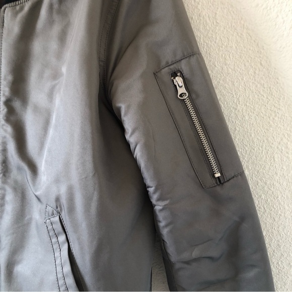 Forever 21 Women’s Bomber Jacket Size Small Olive Green Black Trim Sporty Casual - Picture 2 of 6